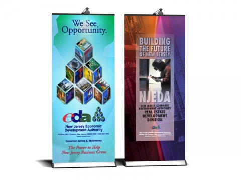 Expand QuickScreen 3 Retractable Banner Stand x2 33in Width with Lights